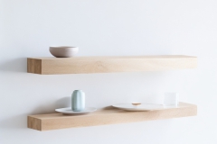 Default_A_minimalist_wooden_shelf_with_clean_lines_and_a_natur_1
